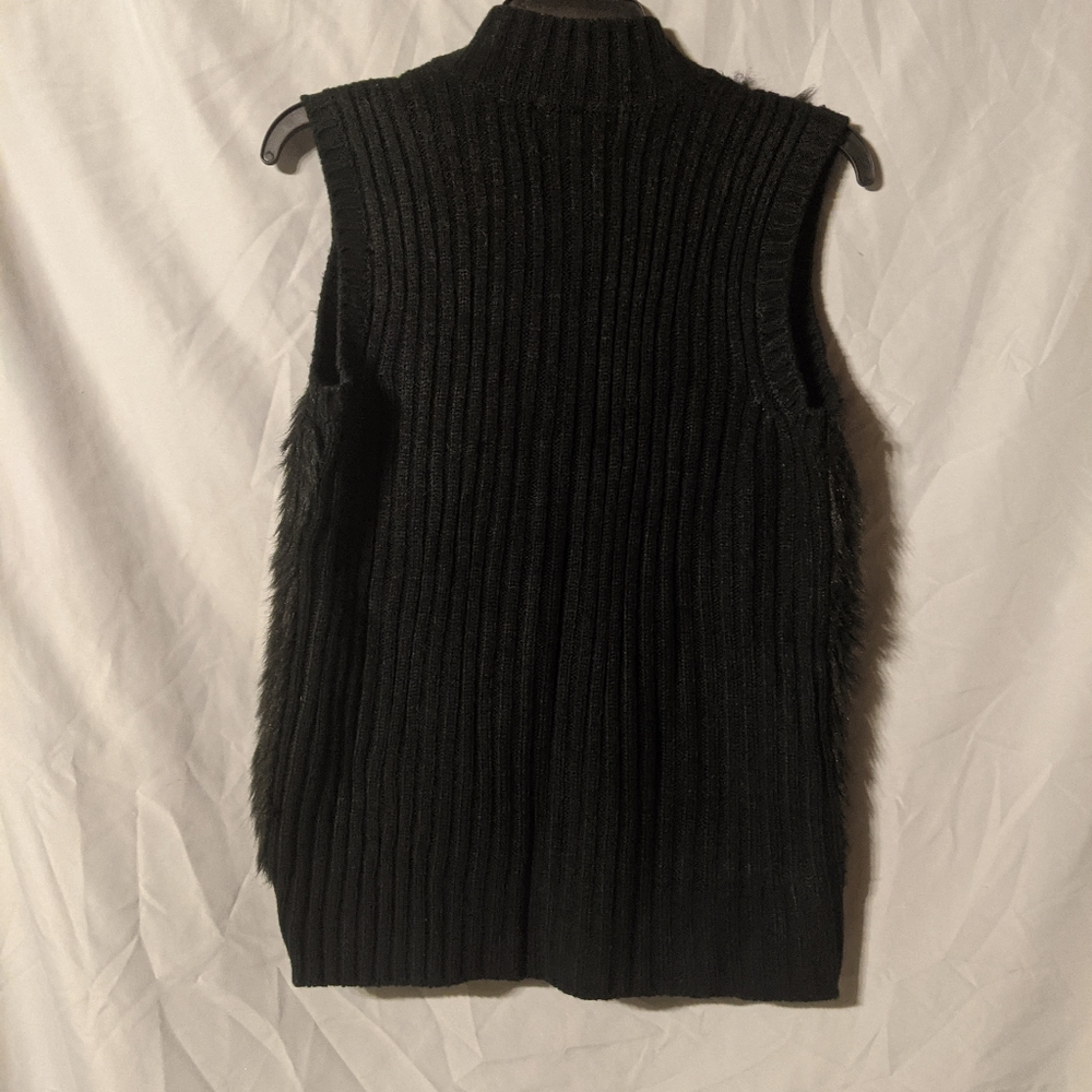 Fuzzy vest - Picture 2 of 4